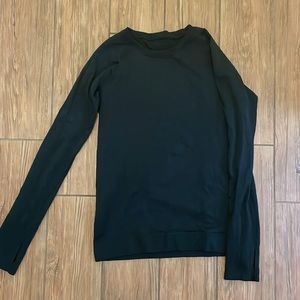 Lululemon thick long sleeve black shirt with thumb holes and waist band Sz 8